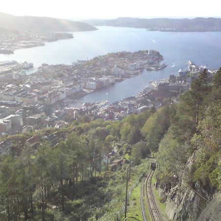 Central Location In The Heart Of Historic Bergen Zewnętrze zdjęcie