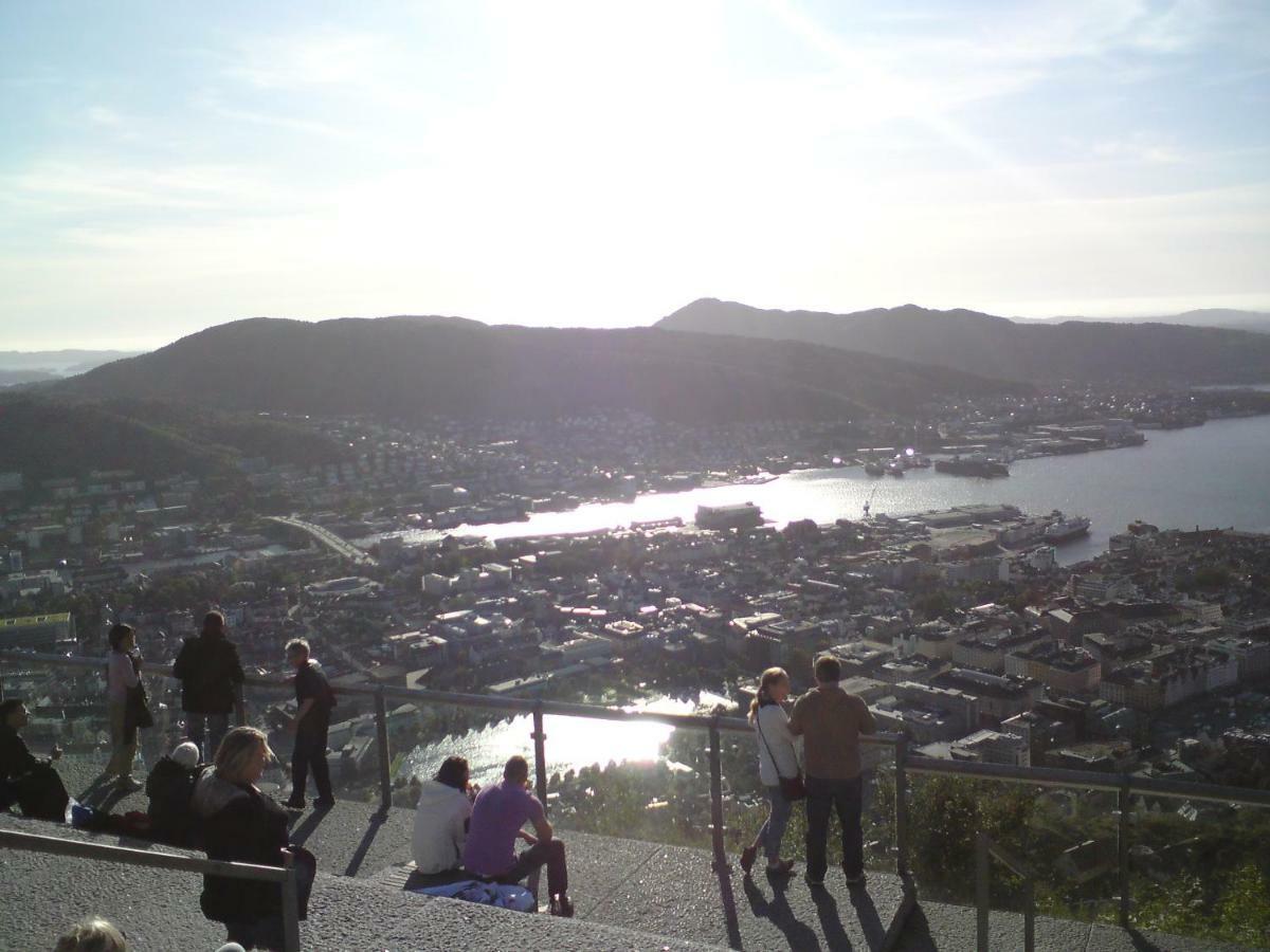 Central Location In The Heart Of Historic Bergen Zewnętrze zdjęcie